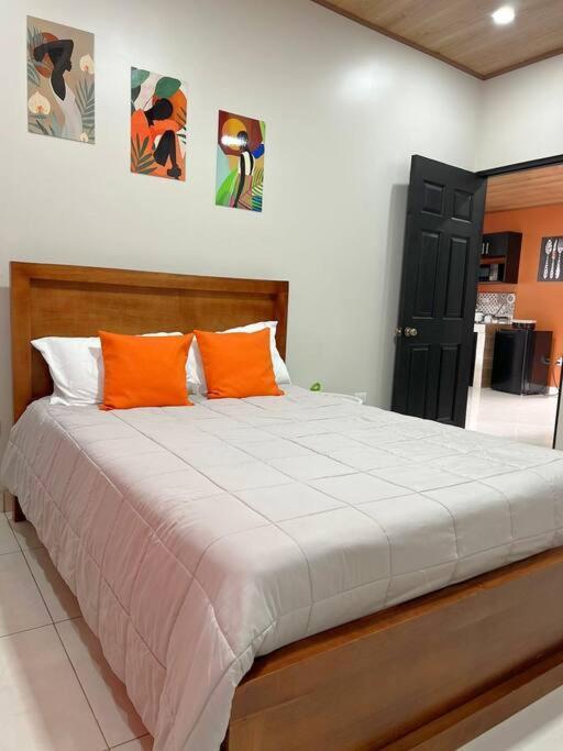 Orange Apartment 5 Min Aeropuerto Juan Santamaria Alajuela Buitenkant foto