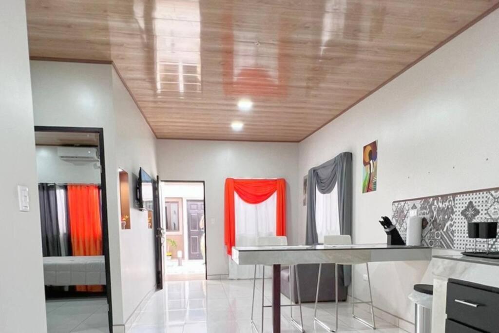 Orange Apartment 5 Min Aeropuerto Juan Santamaria Alajuela Buitenkant foto